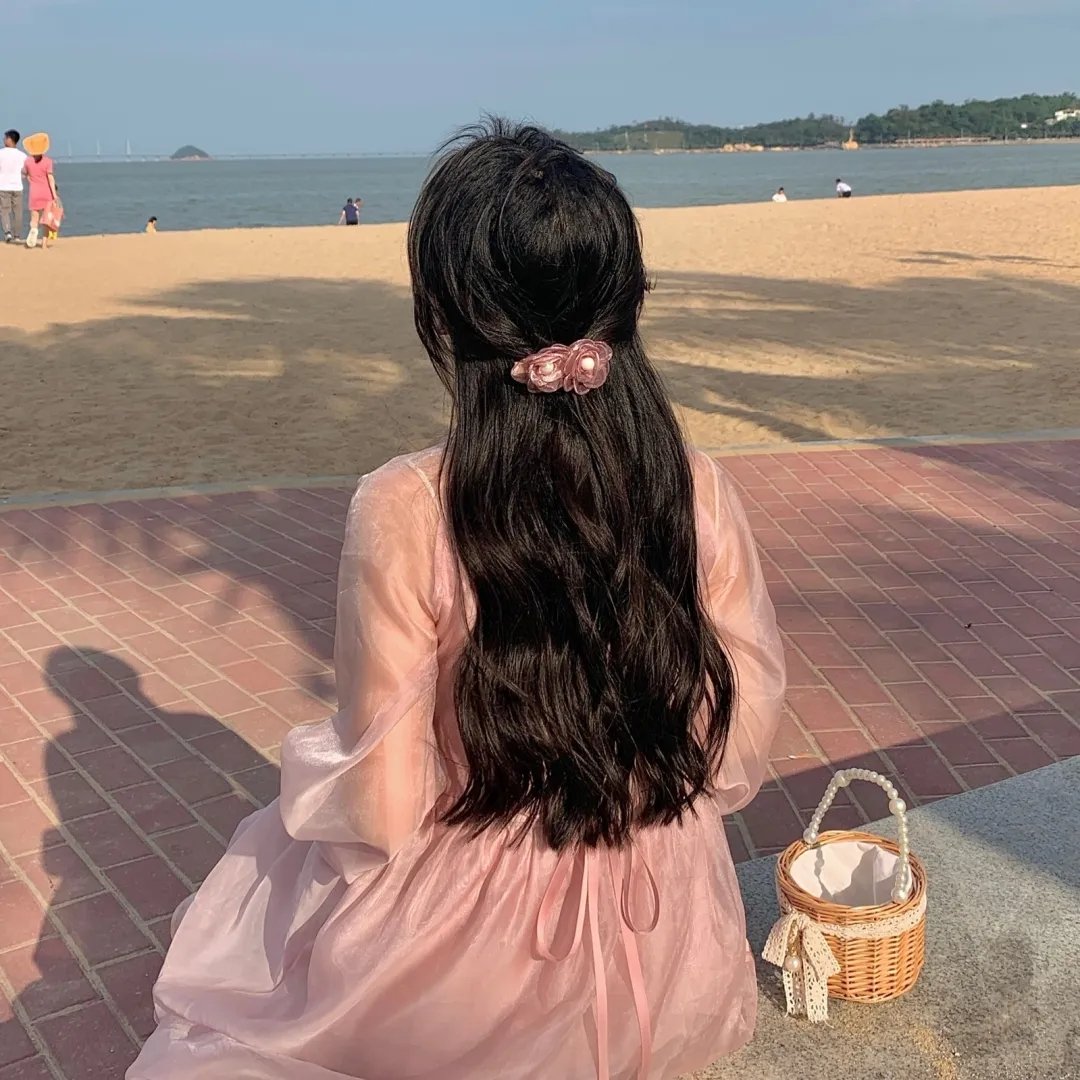 闪婚后，顶流老公的马甲藏不住了